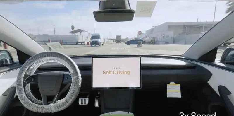 Tesla abbandona il nome « Full Self-Driving » in Europa per « Assisted Driving »
