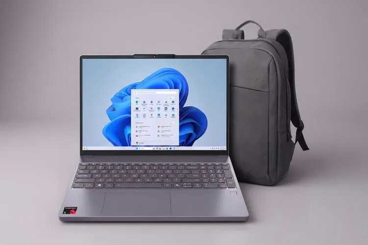 Pack Lenovo IdeaPad Slim 3 15" Snapdragon X + sac à 549,99 € chez Boulanger (au lieu de 799,99 €) : −31 %